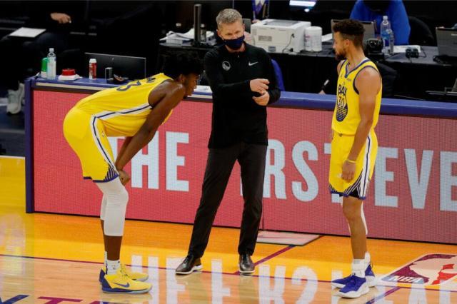 开云体育-科尔：怀斯曼替补表现出色 勇士想提高他得打出来