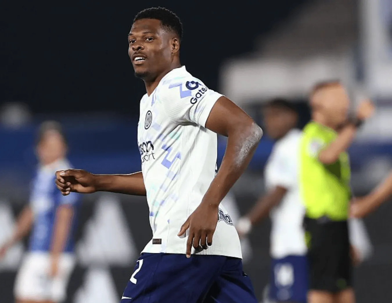 邓弗里斯本场梅开二度，对抗13胜7，3解围2次被犯规